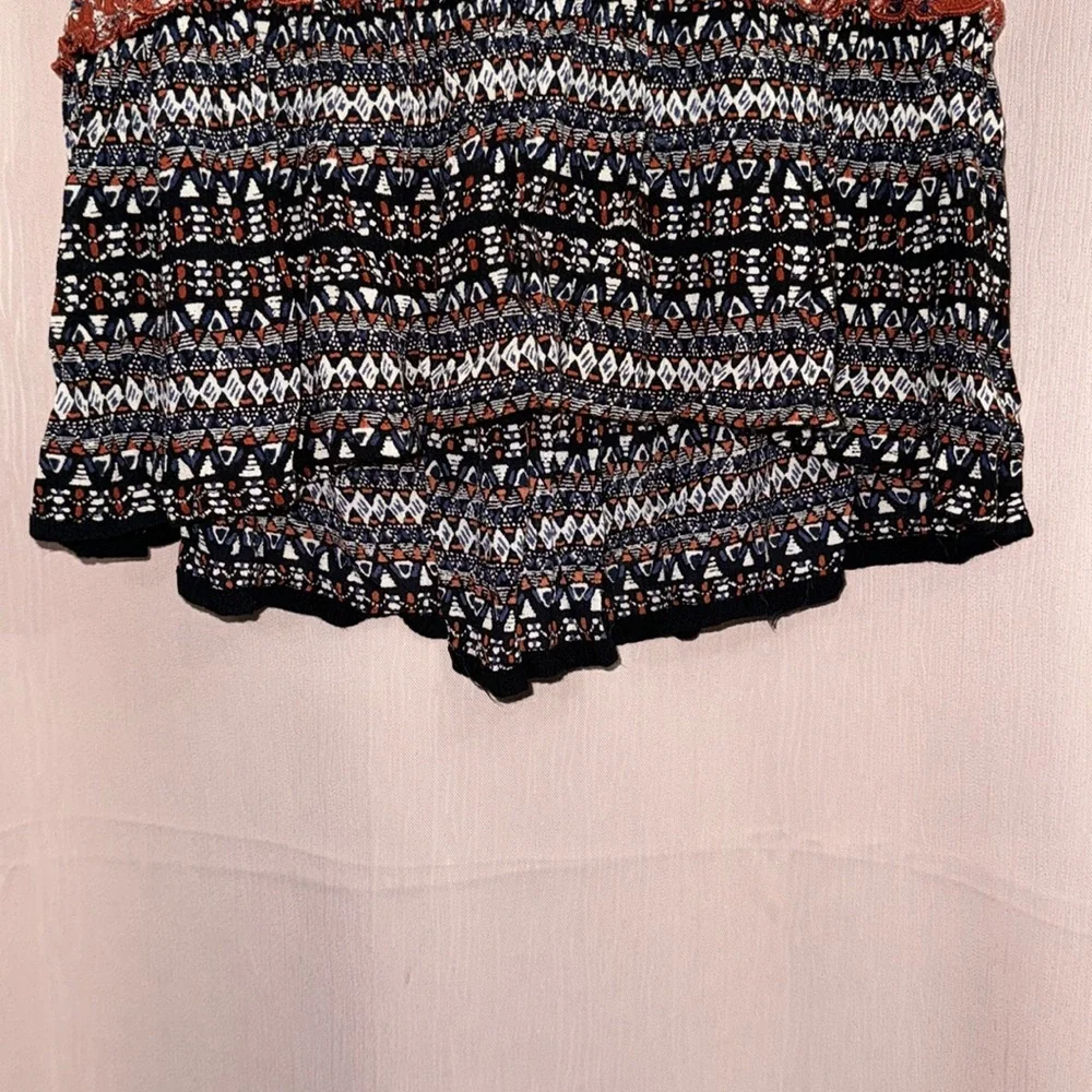 Patterned Crop Top - Picture 3 of 4